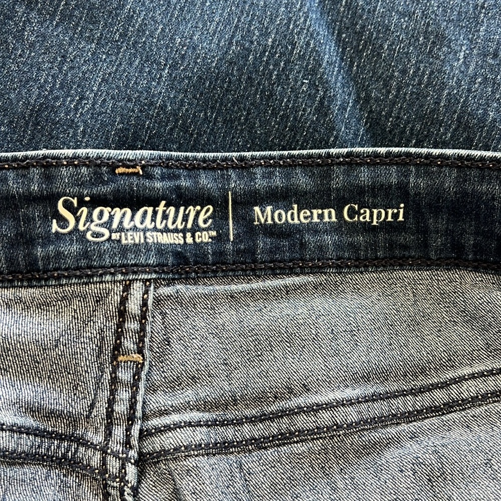 Levi Strauss & Co., modern Capri, Sz 22W, cuffed Capri jeans, stretch, comfy - Picture 7 of 12